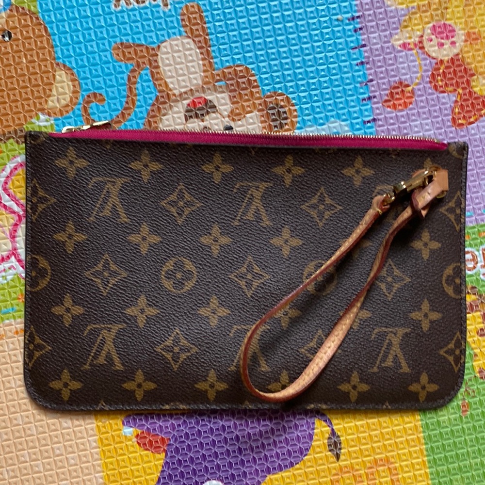 Louis vuitton neverfull wristlet